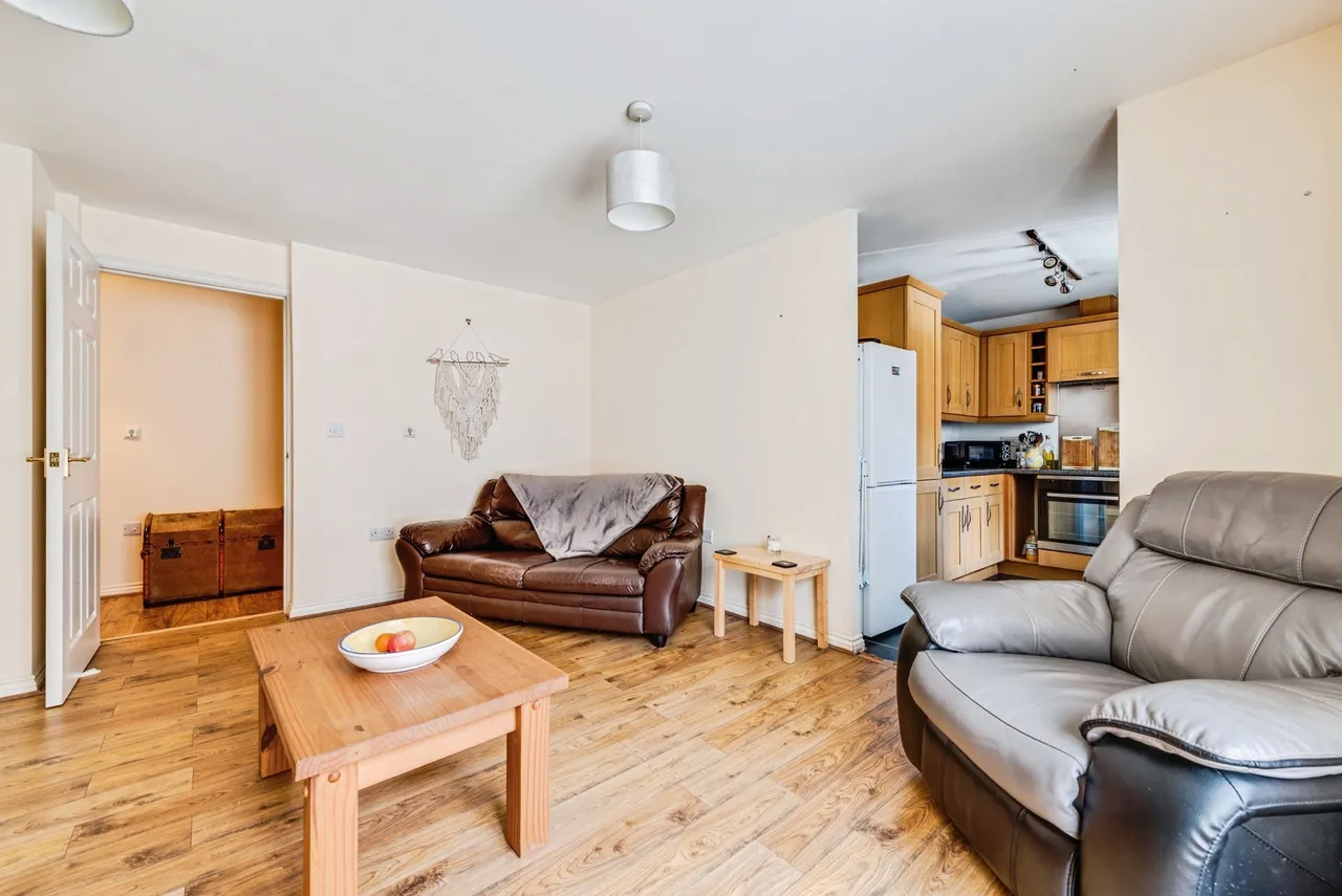 Yersin Court, Swindon, SN1, photo 5