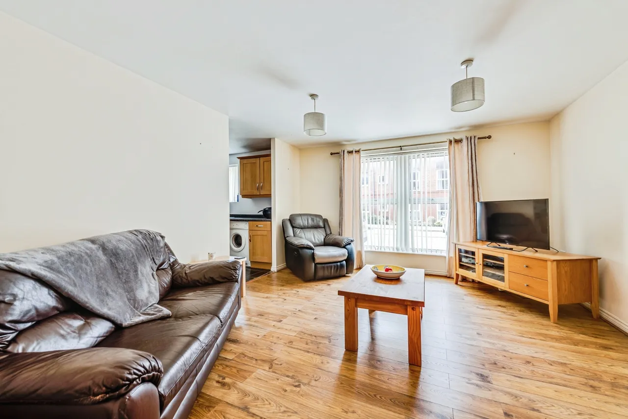Yersin Court, Swindon, SN1, photo 2