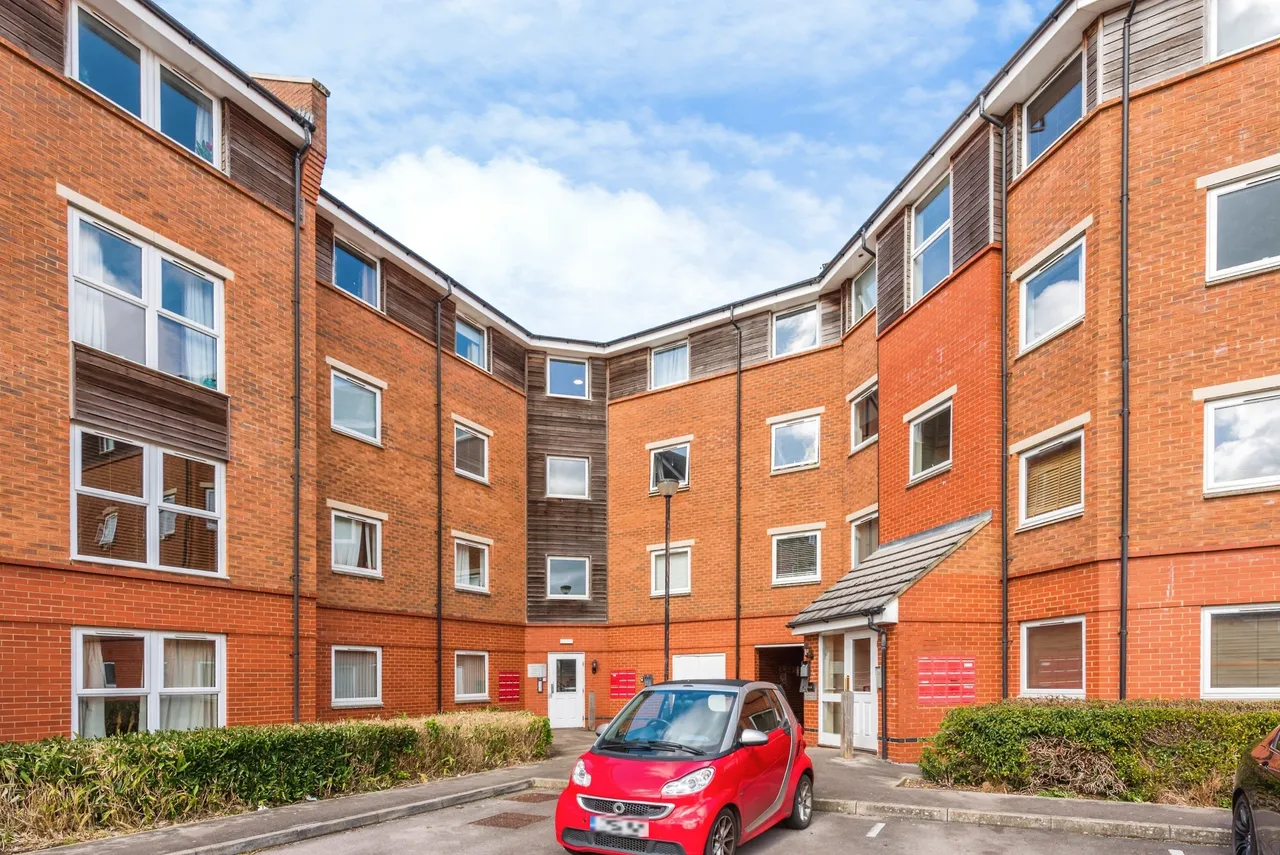 Yersin Court, Swindon, SN1, photo 17