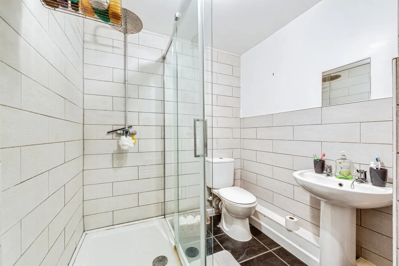 Yersin Court, Swindon, SN1, photo 14