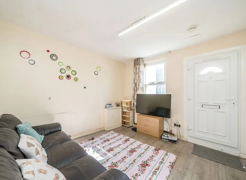 Albion Road, Hounslow, TW3, photo 2