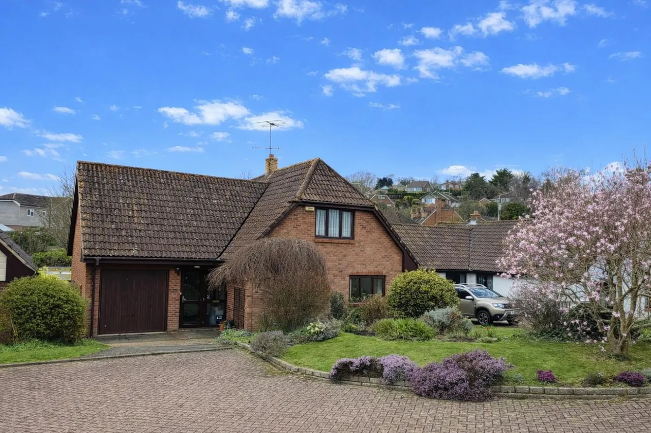 3 bed house for sale — Britten Close, Hythe