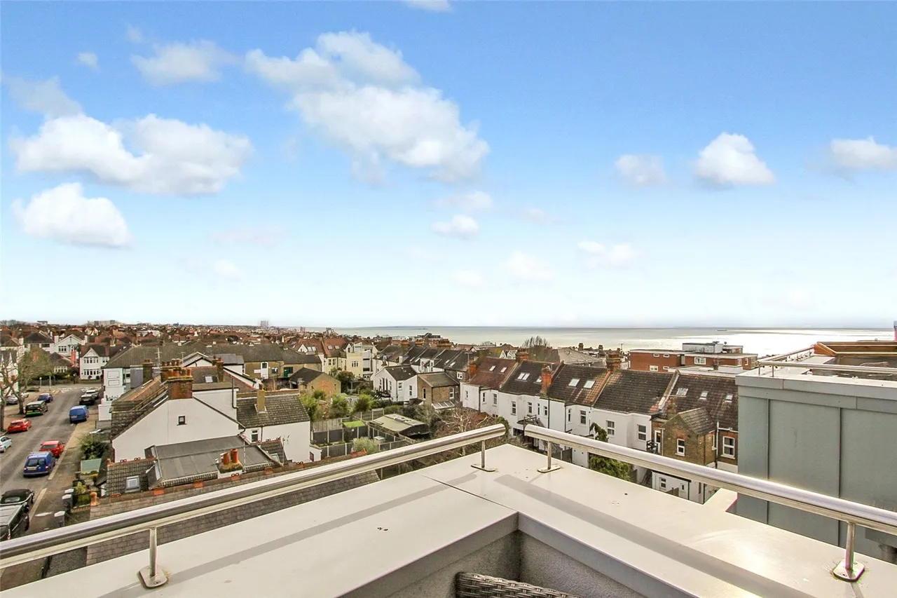 Broadway, Leigh-on-Sea, Essex, SS9, photo 9