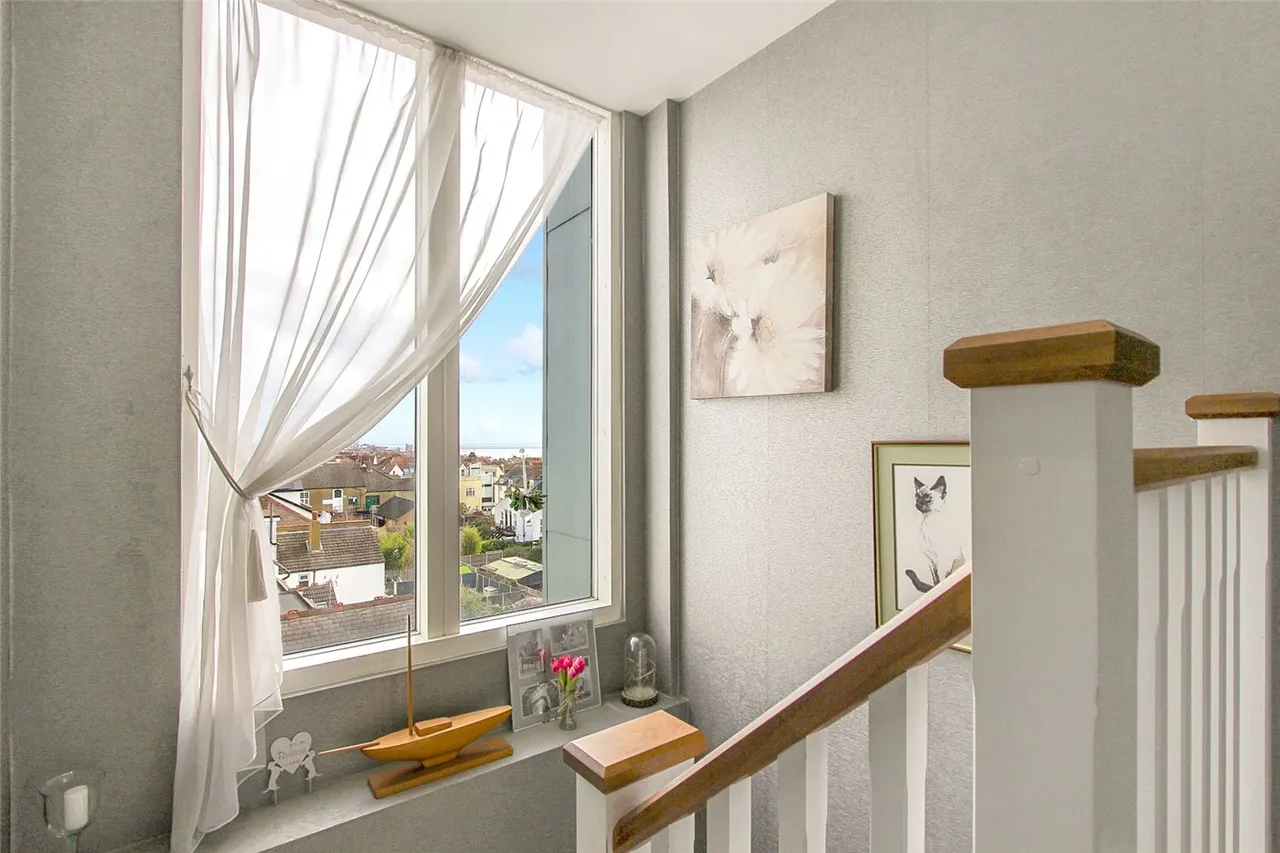 Broadway, Leigh-on-Sea, Essex, SS9, photo 12