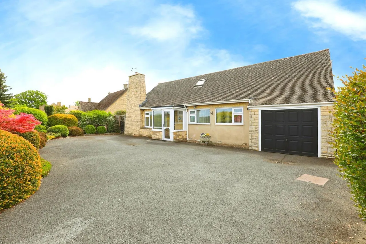 3 bed house for sale, Broadway Road, Childswickham, WR12