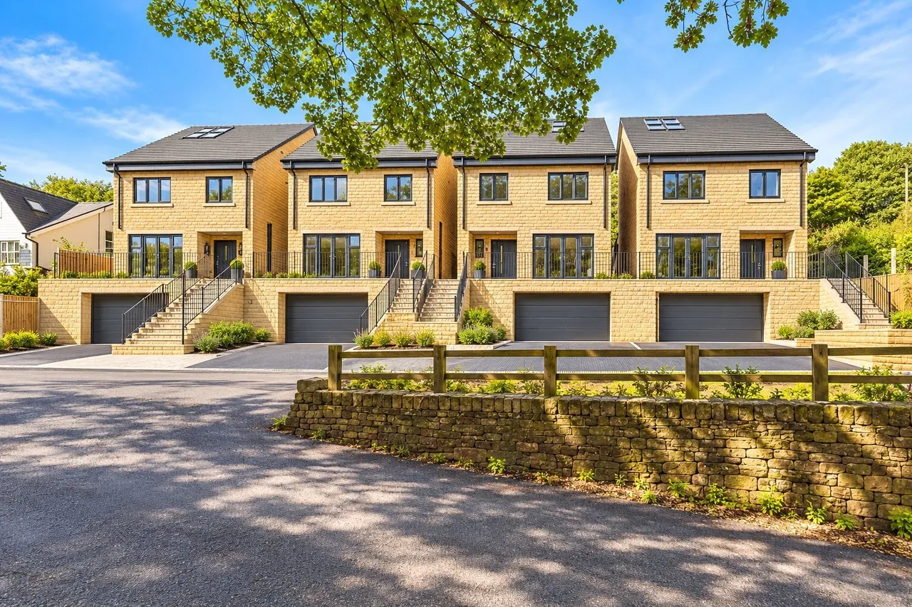 4 bed house for sale, Littlemore Lane, Diggle, OL3