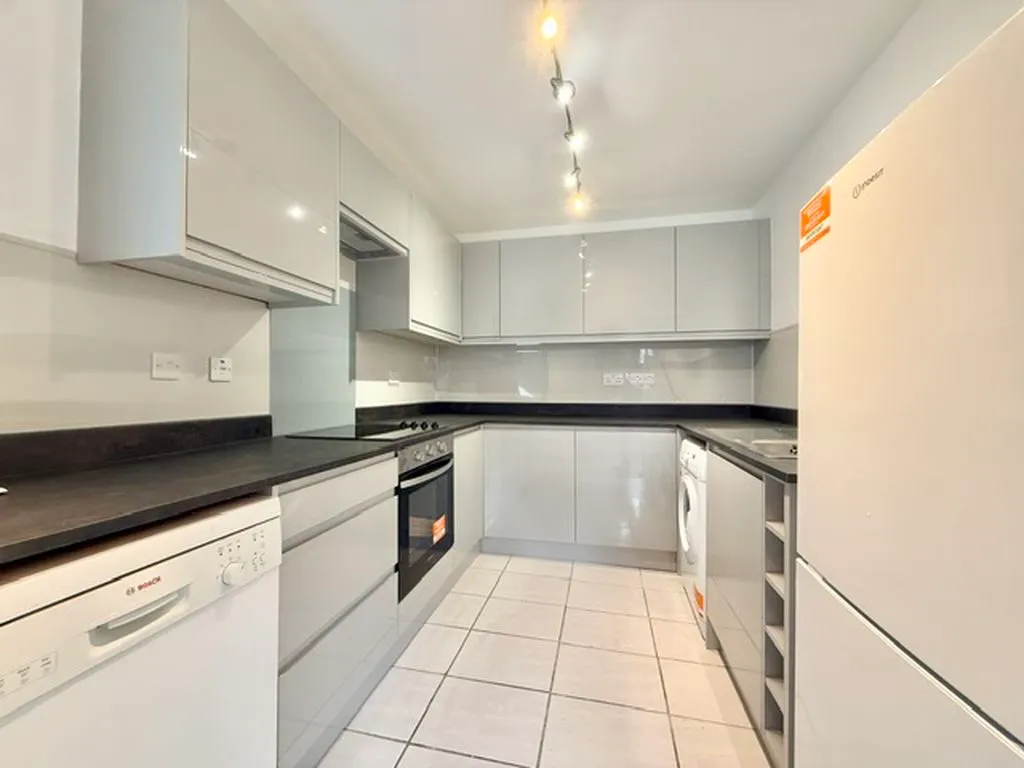 2 bed flat to rent — Maynards Quay, London E1W 3RY