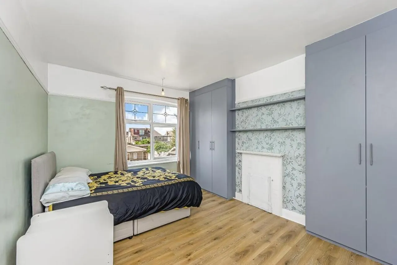 Old Church Road, London, photo 12