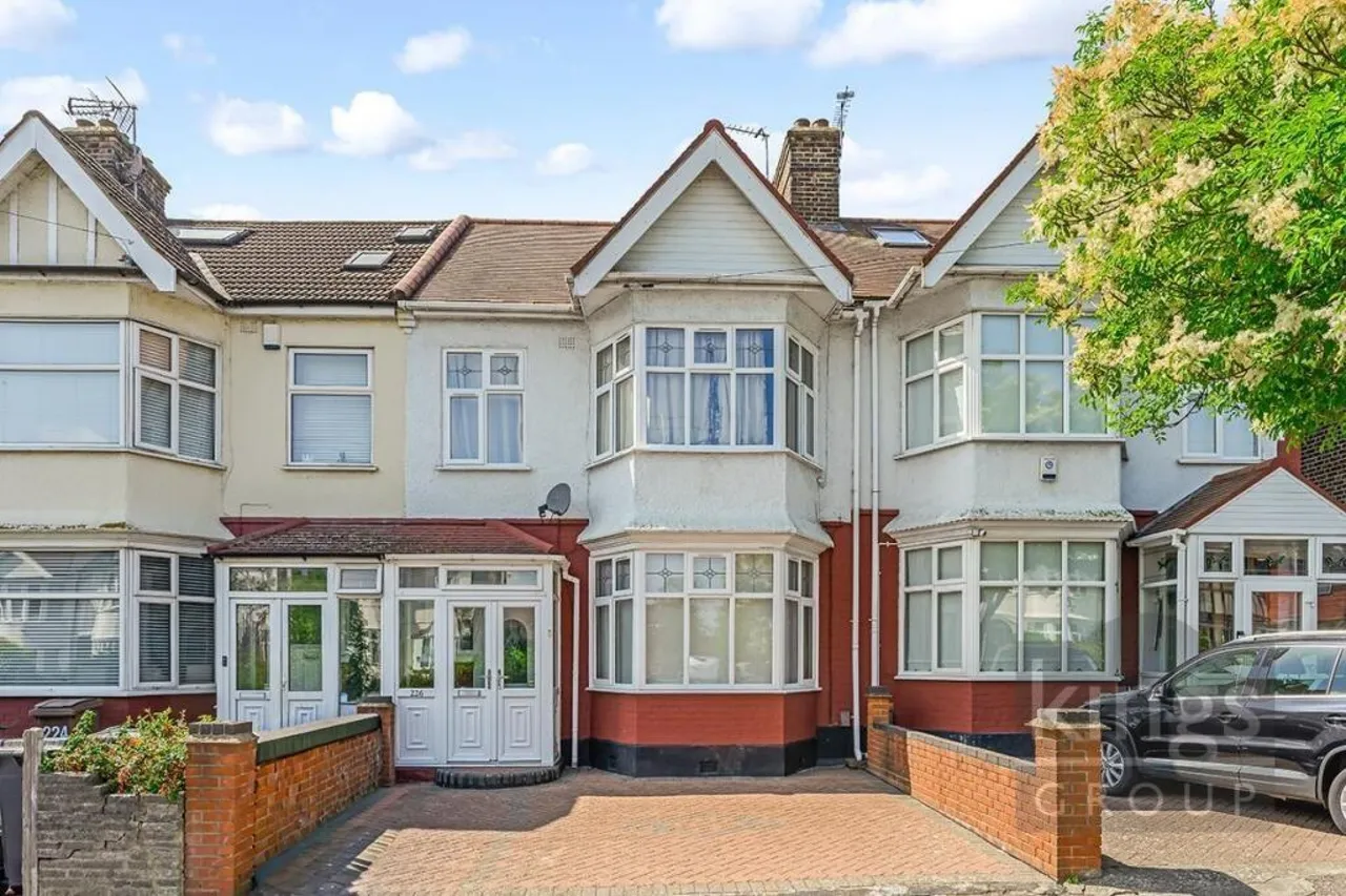 3 bed house for sale, Old Church Road, London