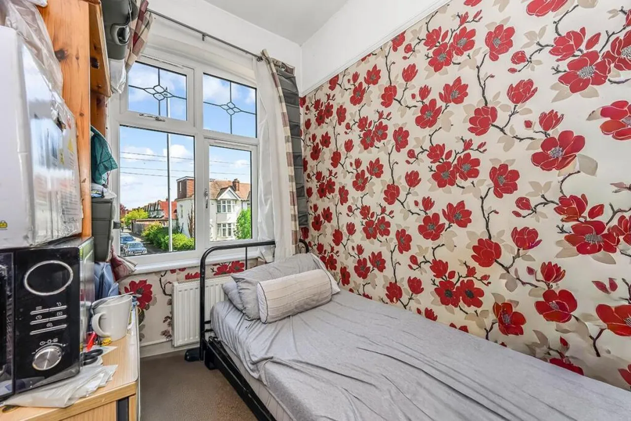 Old Church Road, London, photo 15