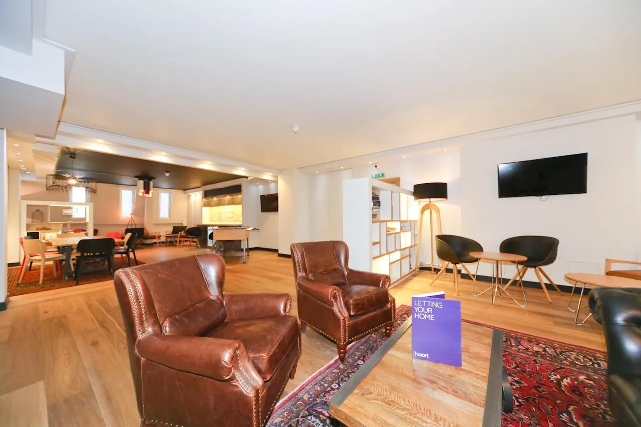 Courland Grove, SW8, photo 2