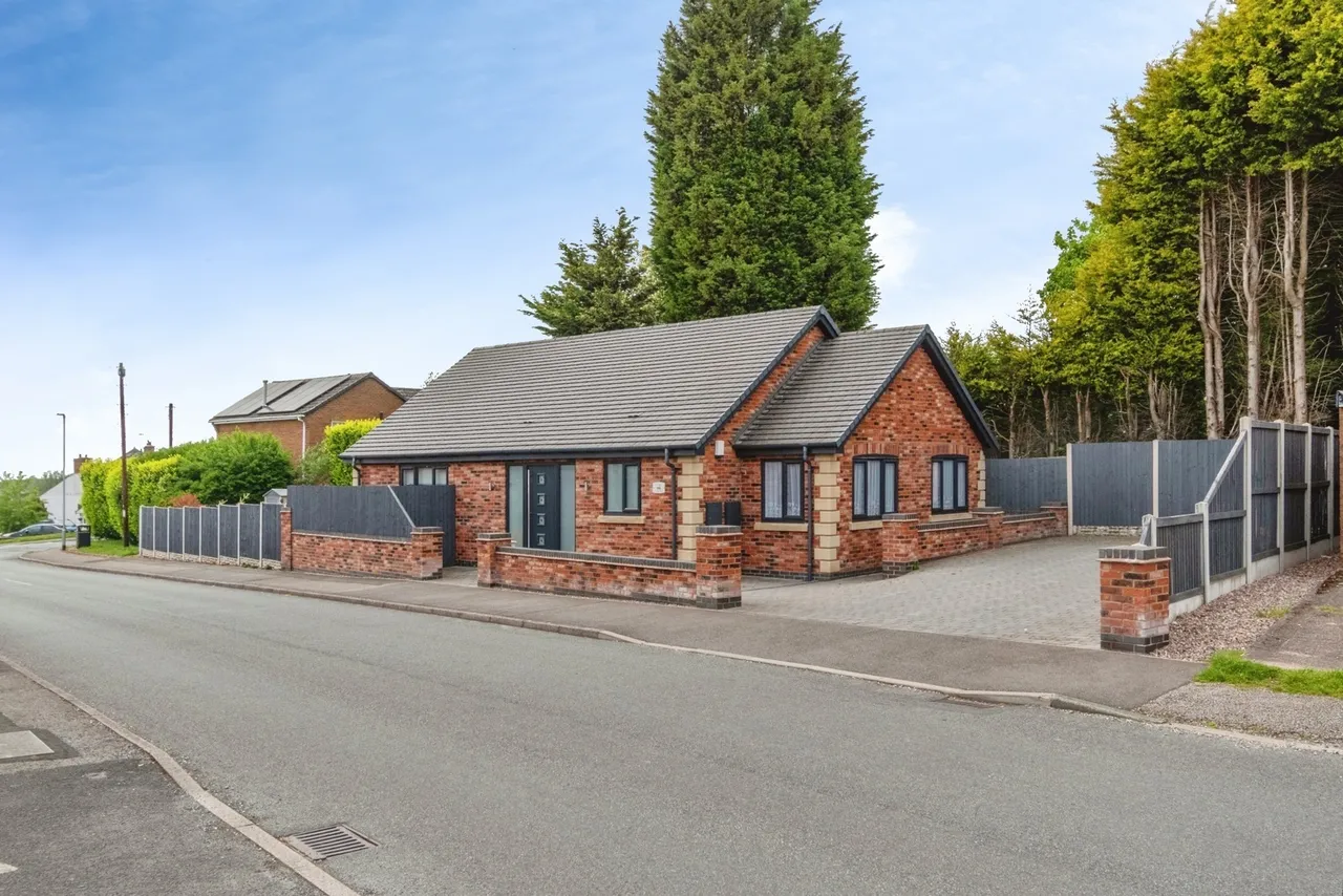 2 bed house for sale — Lomax Road, Hednesford, Cannock, Staffordshire, WS12