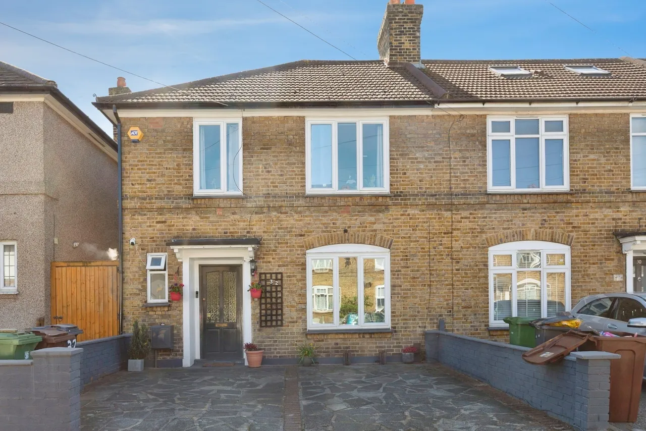 3 bed house for sale — Sisley Road, BARKING, Essex, IG11
