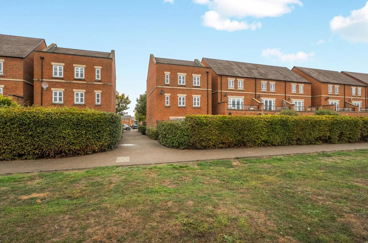 Fetlock Drive, Racecourse, RG14, photo 18