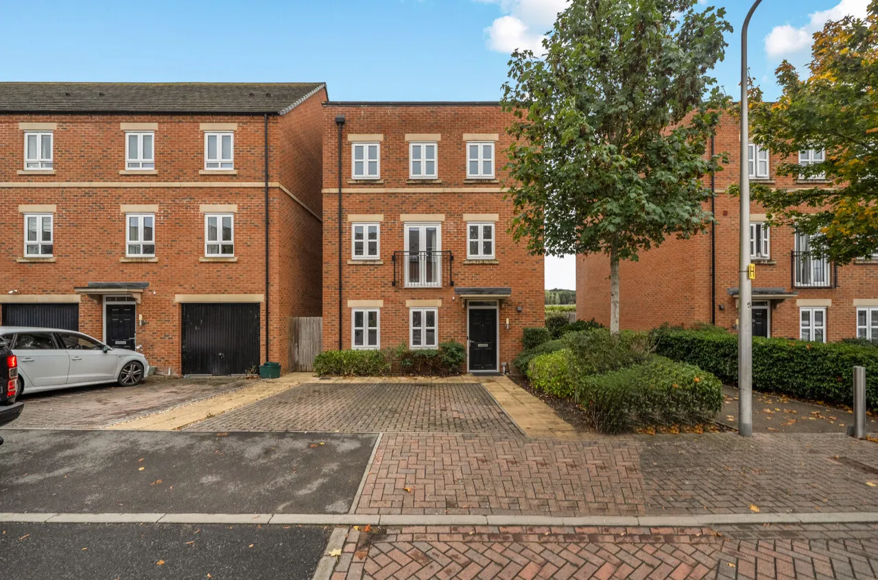 5 bed house to rent, Fetlock Drive, Racecourse, RG14