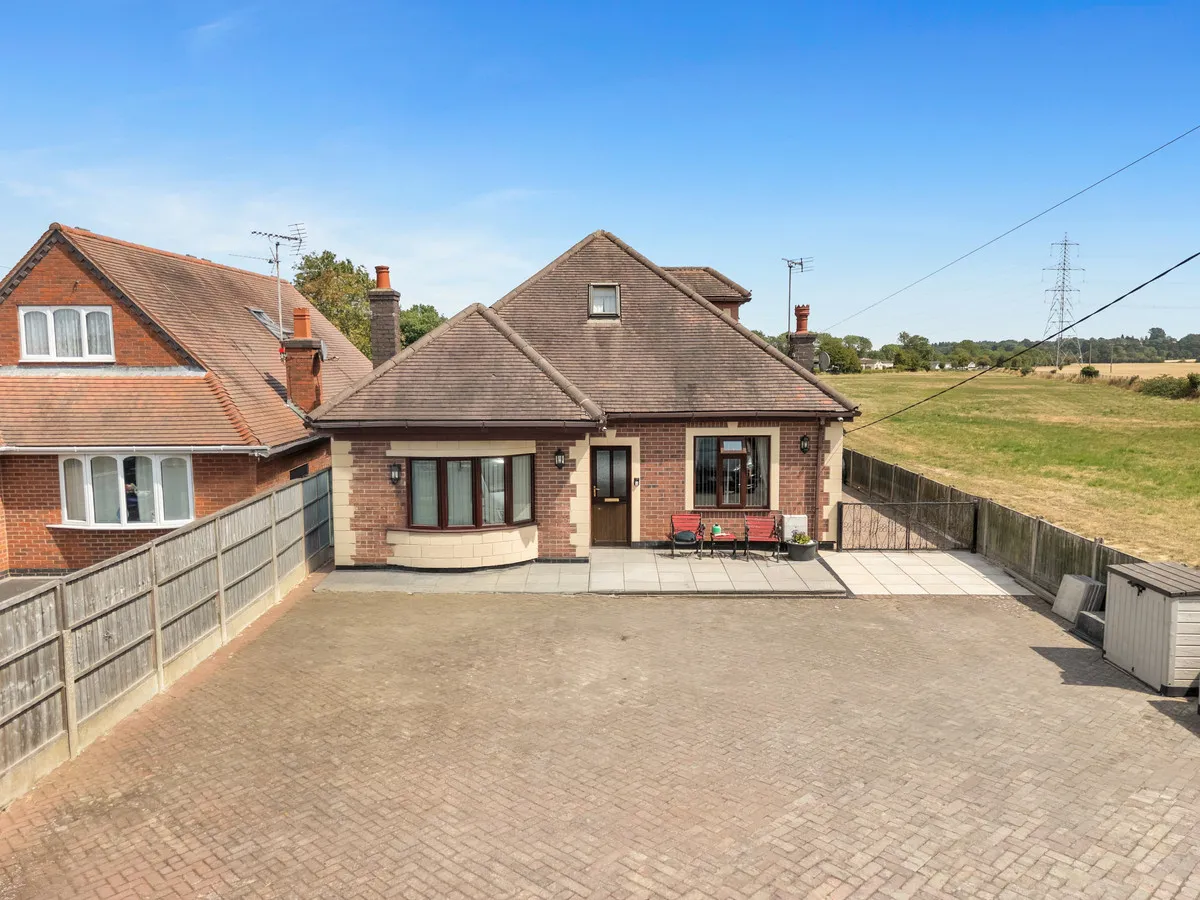 4 bed house for sale, Nuneaton Road, Bulkington, CV12