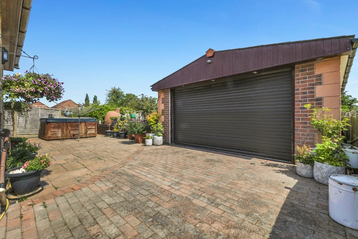 Nuneaton Road, Bulkington, CV12, photo 21