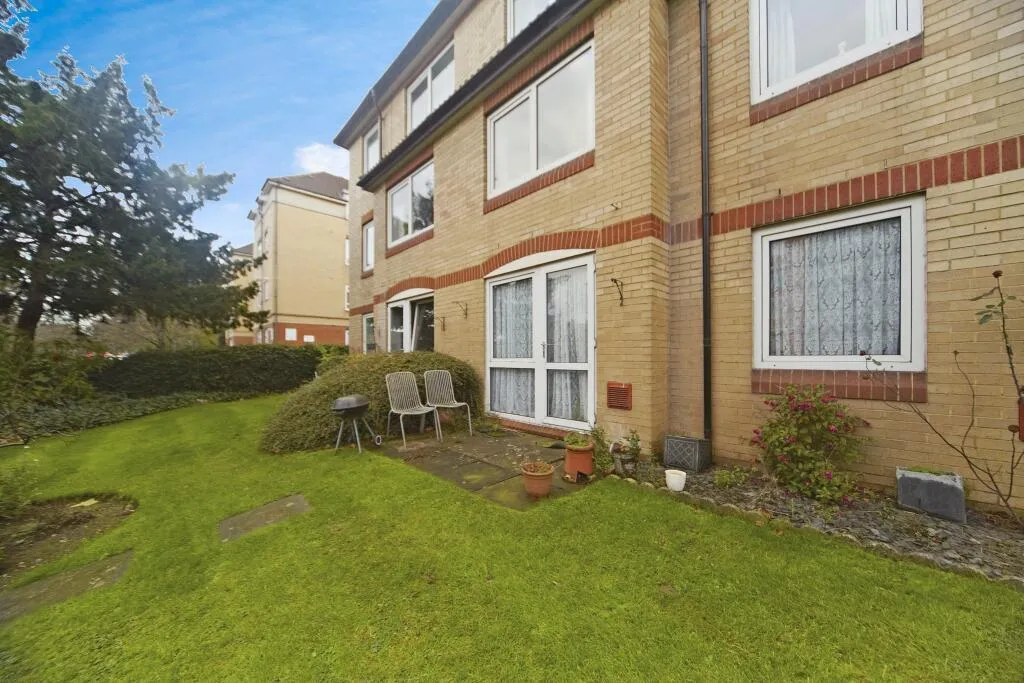 1 bed property to rent — Fairfield Path, CR0