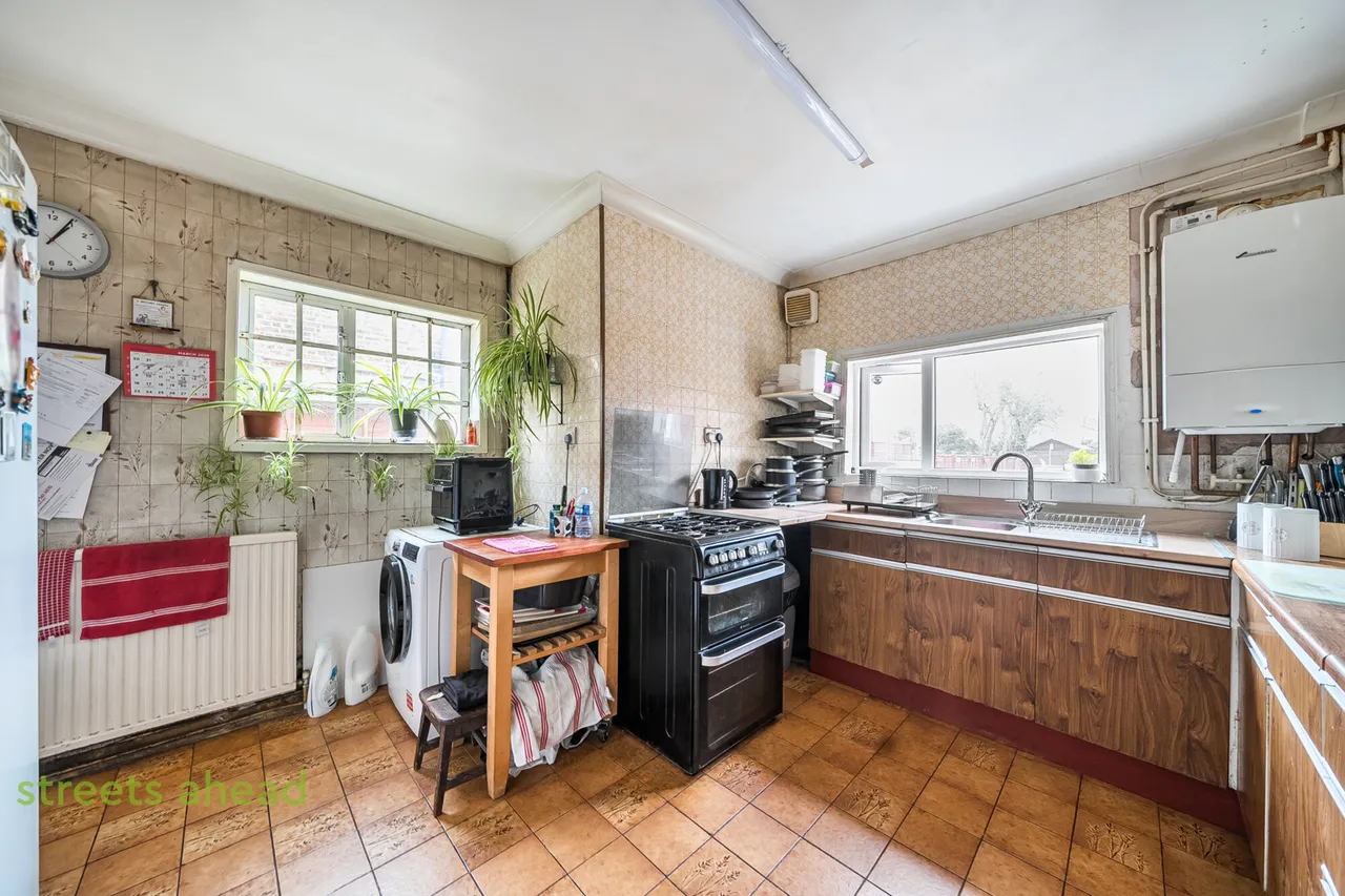 Bensham Manor Road, Thornton Heath, CR7, photo 4
