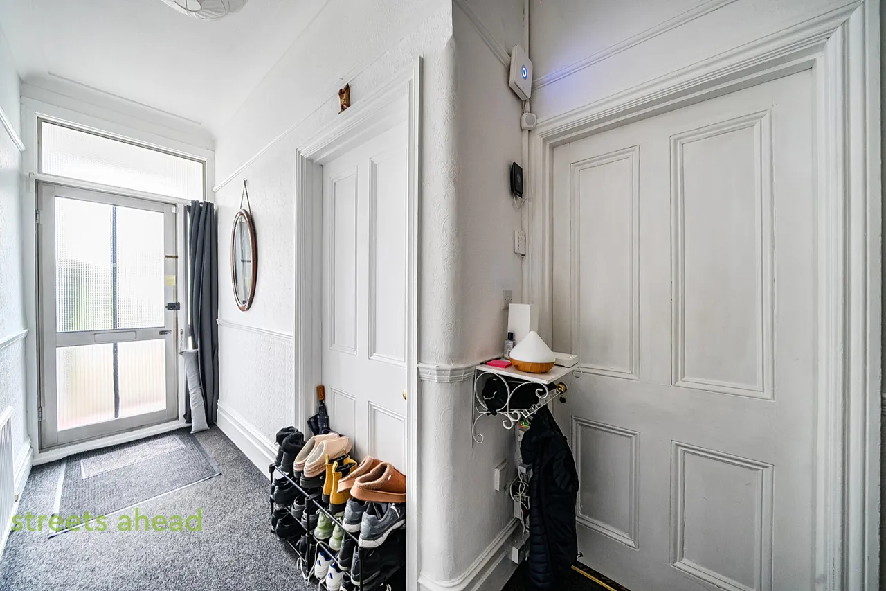 Bensham Manor Road, Thornton Heath, CR7, photo 17