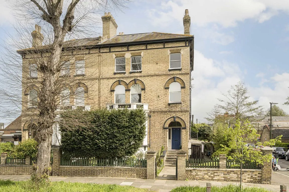 1 bed property to rent, Church Grove, Hampton Wick, KT1