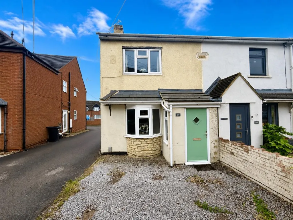 2 bed house for sale, Beechcroft Road, Swindon
