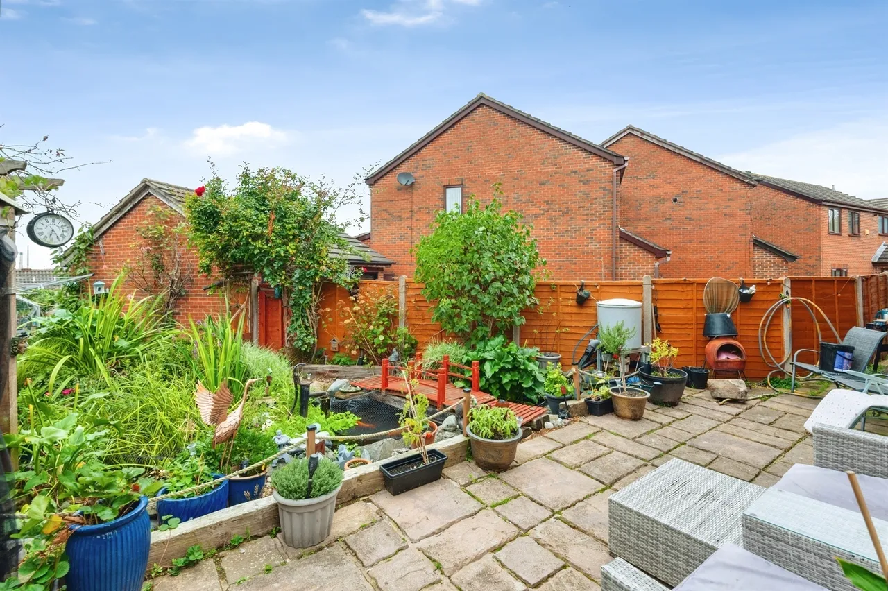 Wroxham Close, Helsby, WA6, photo 17