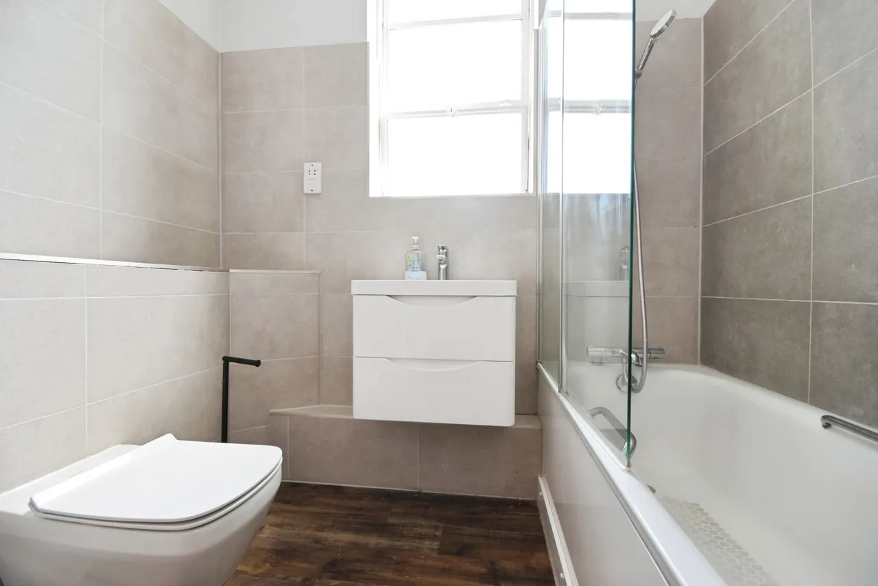 Pollards Close, Rochford, Essex, SS4, photo 3