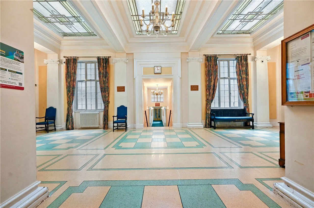 Kensington High Street, Kensington, London, W14, photo 9