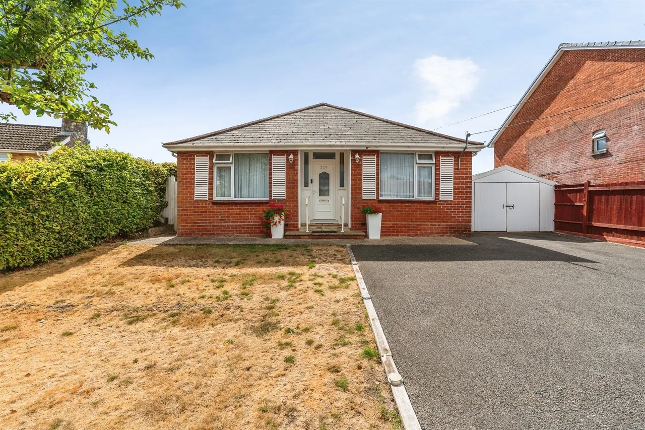 3 bed house for sale — Fair Oak Road, Bishopstoke, Eastleigh