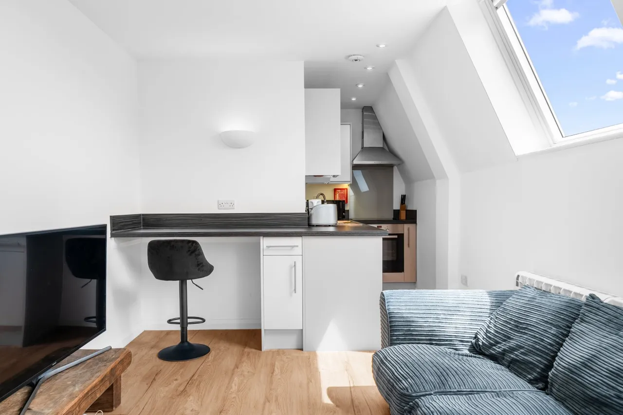 Station Road, Addlestone, KT15, photo 4