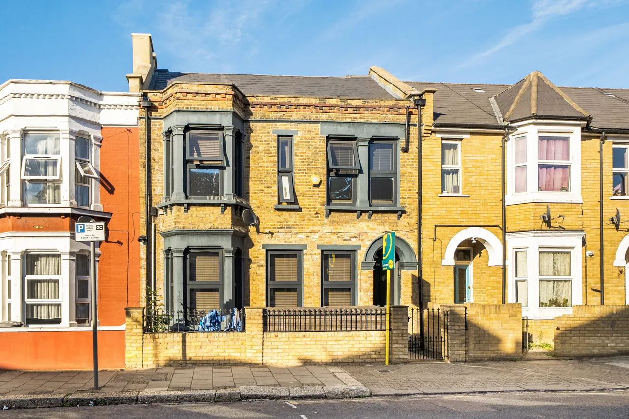 2 bed flat for sale, London, NW2
