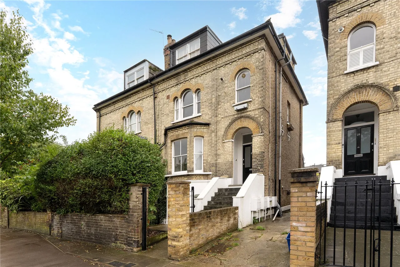 2 bed flat for sale — Stanley Road, Teddington, TW11 8TP