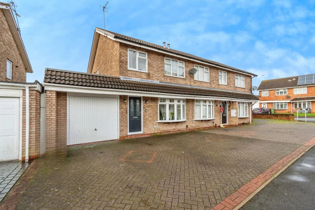 3 bed house for sale — Culmore Close, Willenhall, West Midlands, WV12
