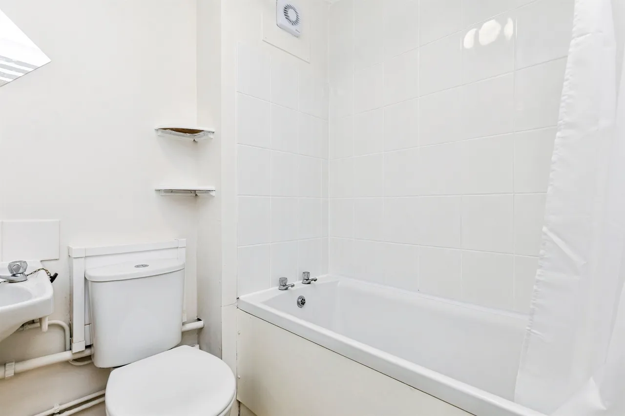 New Street, Horsham, RH13, photo 12