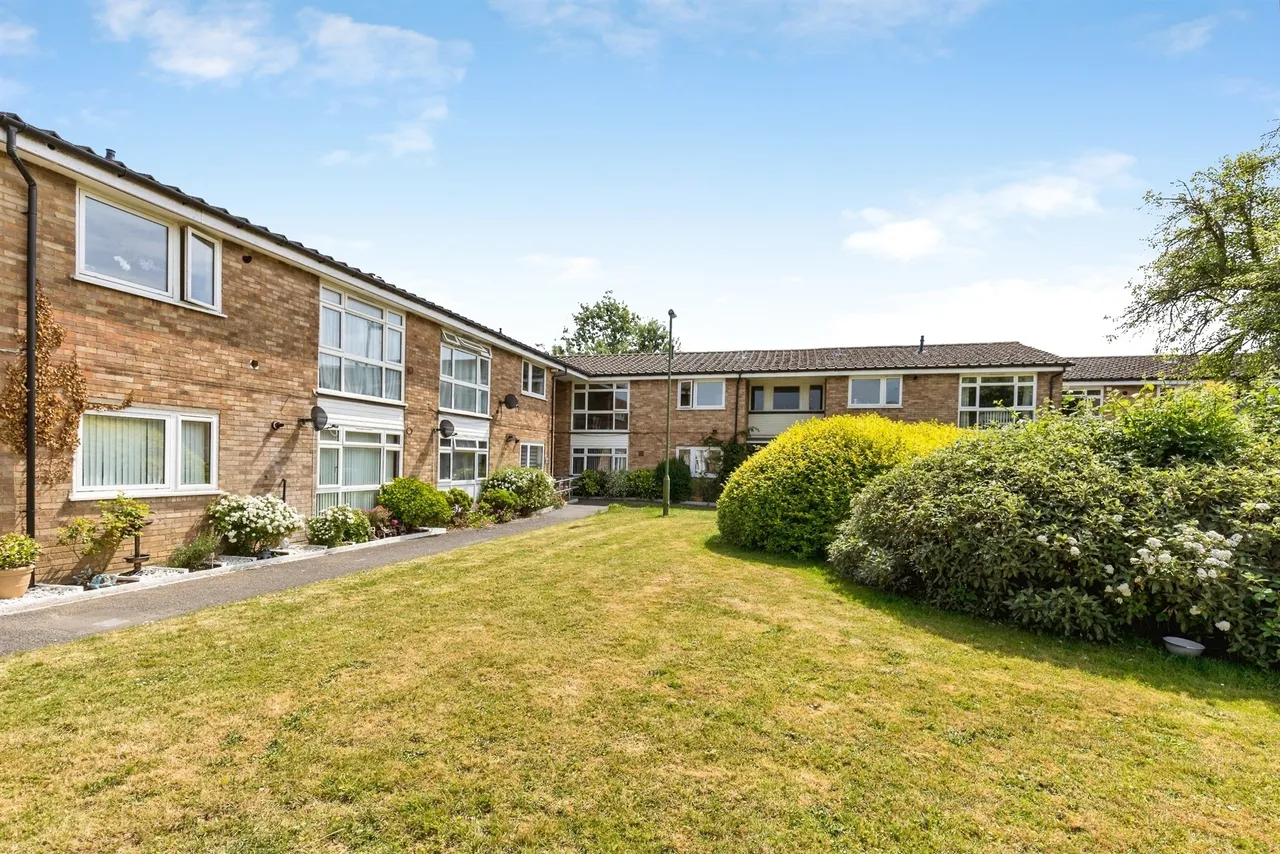 2 bed flat for sale, New Street, Horsham, RH13