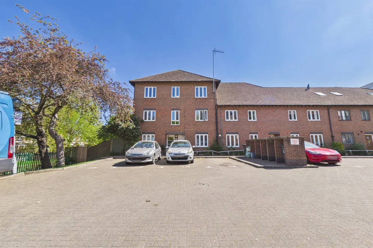 1 bed flat for sale — New River Way, London
