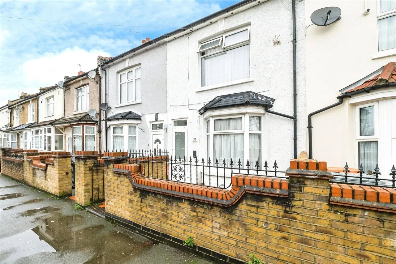 3 bed house for sale — Woodstock Road, Forest Gate, London, E7