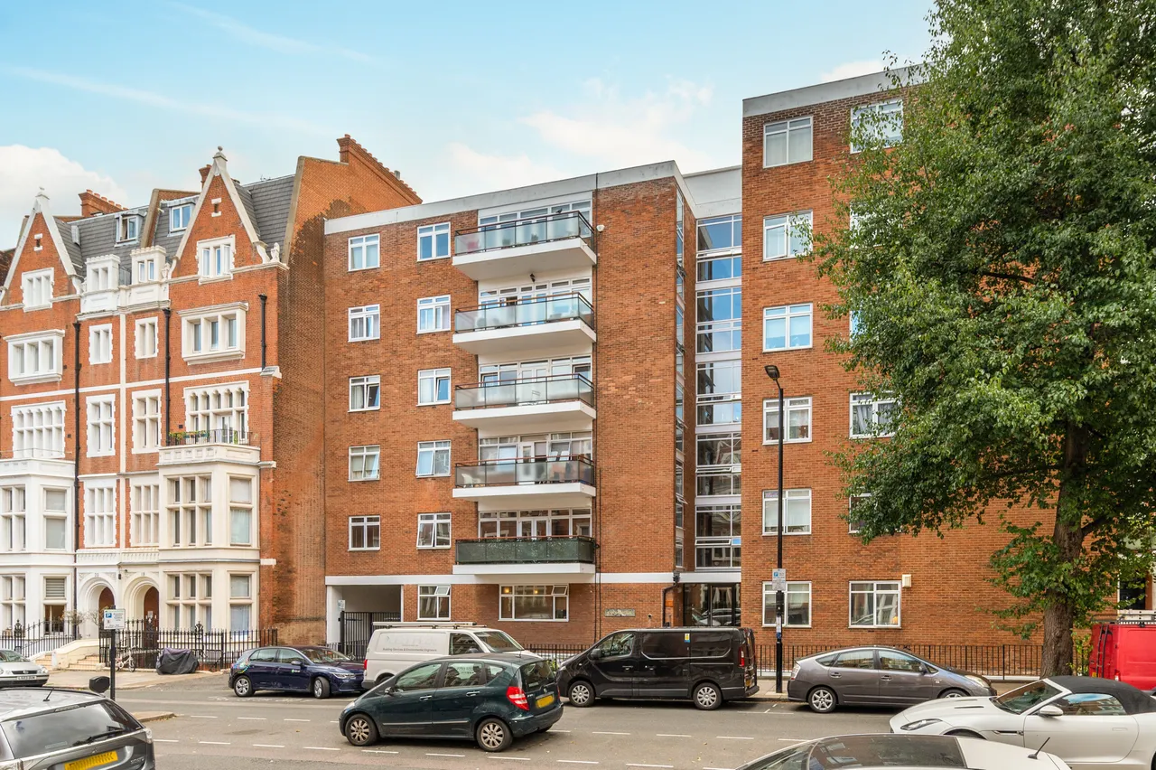 24 Saxon Hall, 16 Palace Court, London, photo 7