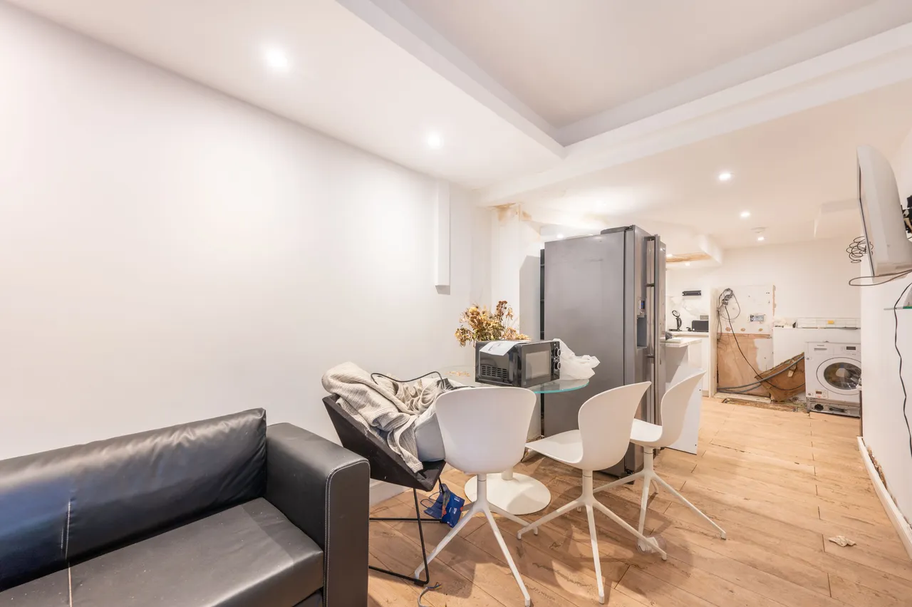 24 Saxon Hall, 16 Palace Court, London, photo 9