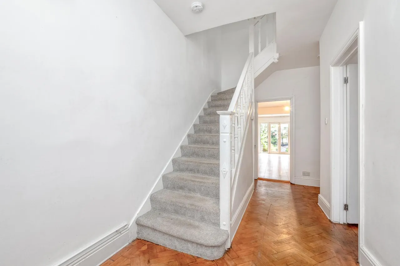 Alberta Avenue, Cheam, SM1, photo 5