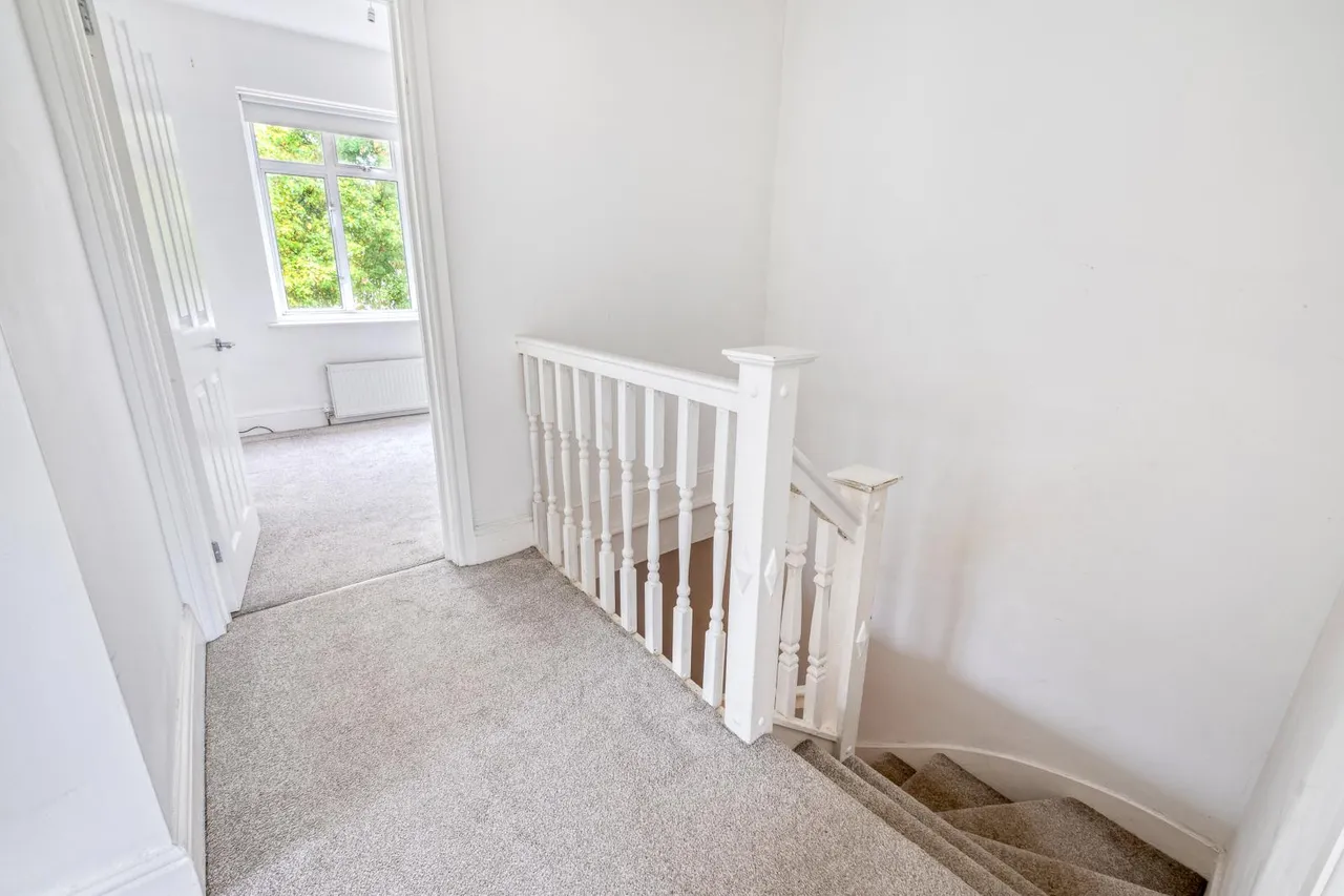 Alberta Avenue, Cheam, SM1, photo 13