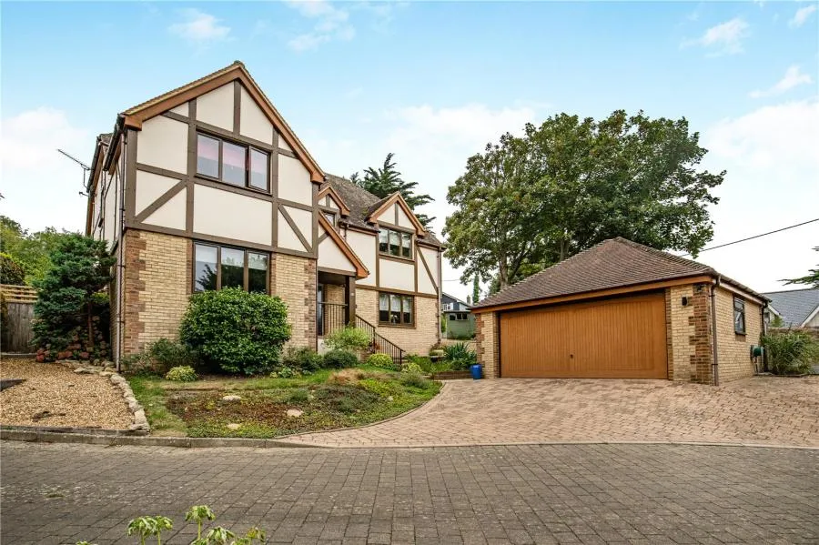 4 bed house for sale, Woodlands, Totland Bay, PO39