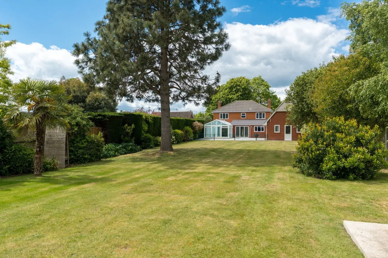 Empress Avenue, West Mersea, CO5, photo 4