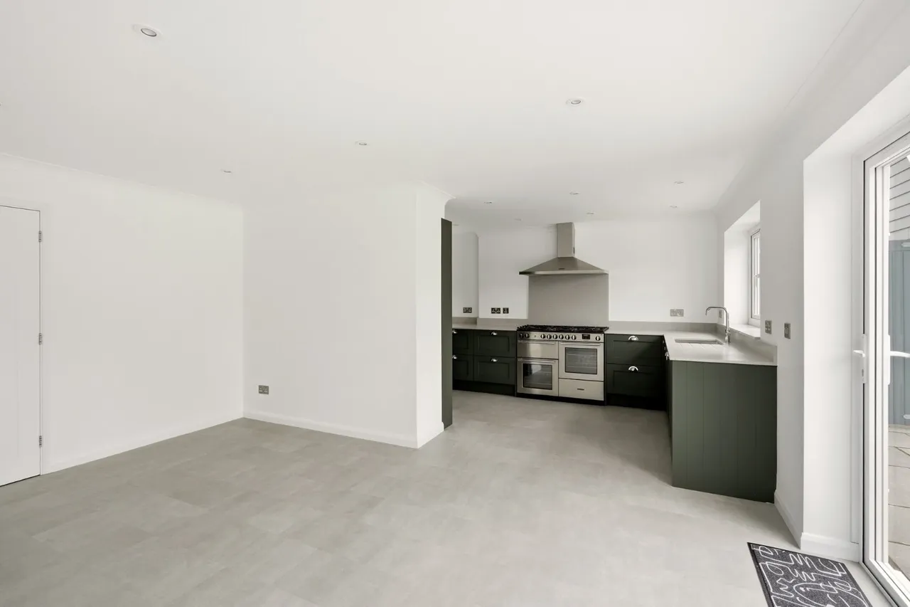 Empress Avenue, West Mersea, CO5, photo 12