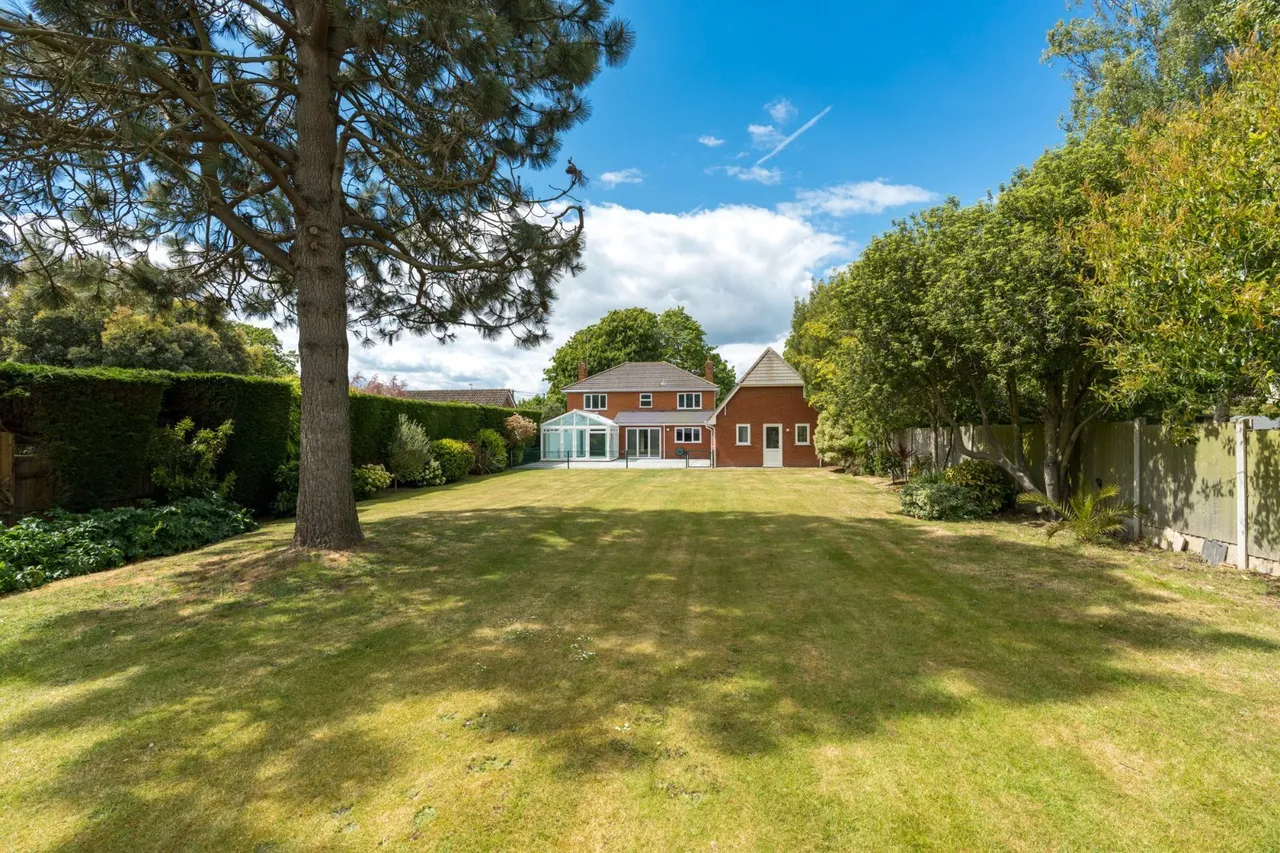 Empress Avenue, West Mersea, CO5, photo 32