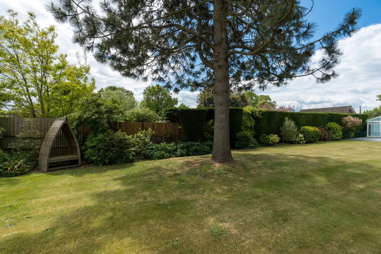 Empress Avenue, West Mersea, CO5, photo 33