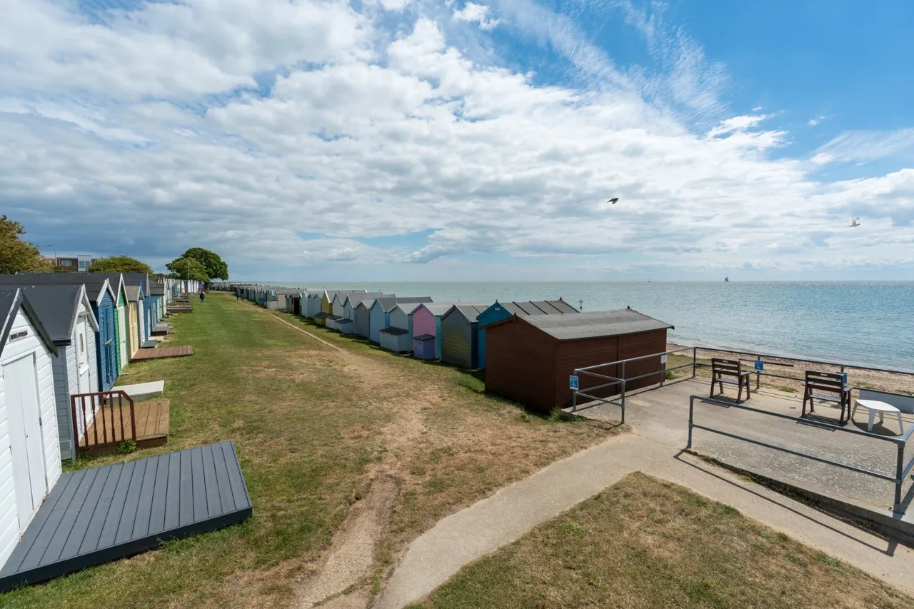 Empress Avenue, West Mersea, CO5, photo 41