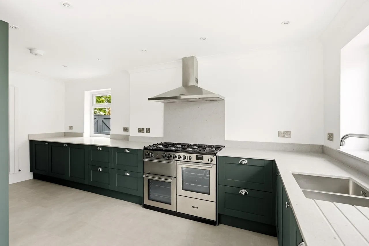 Empress Avenue, West Mersea, CO5, photo 13