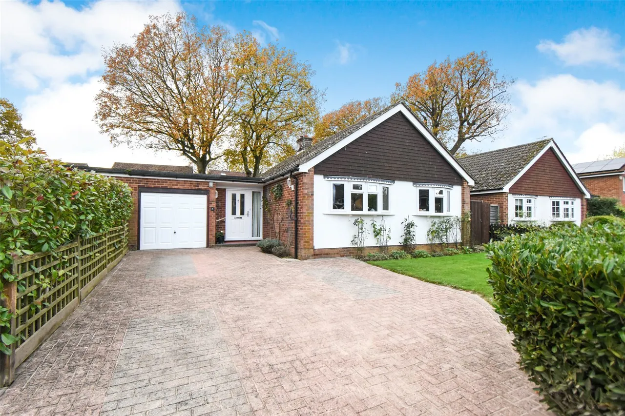 3 bed house for sale — Carleton Close, Hook, Hampshire, RG27 9NB